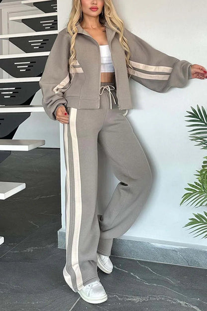 Conjunto Feminino Moletom com Listras — Estilo e Conforto em Uma Peça Só - fardyStore